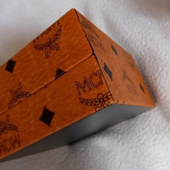 Rare mcm gold silver tone watch in original box - Picture 5 of 10